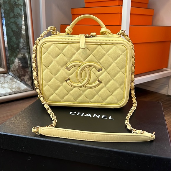 CHANEL Handbags - ❌SOLD❌CHANEL Caviar Quilted Medium CC Filigree Vanity Case Yellow